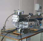 Бактерицидная установка по обеззараживанию воды и стоков ультрафиолетом с применением ультразвука Лазурь М-100 на испытательном стенде. 